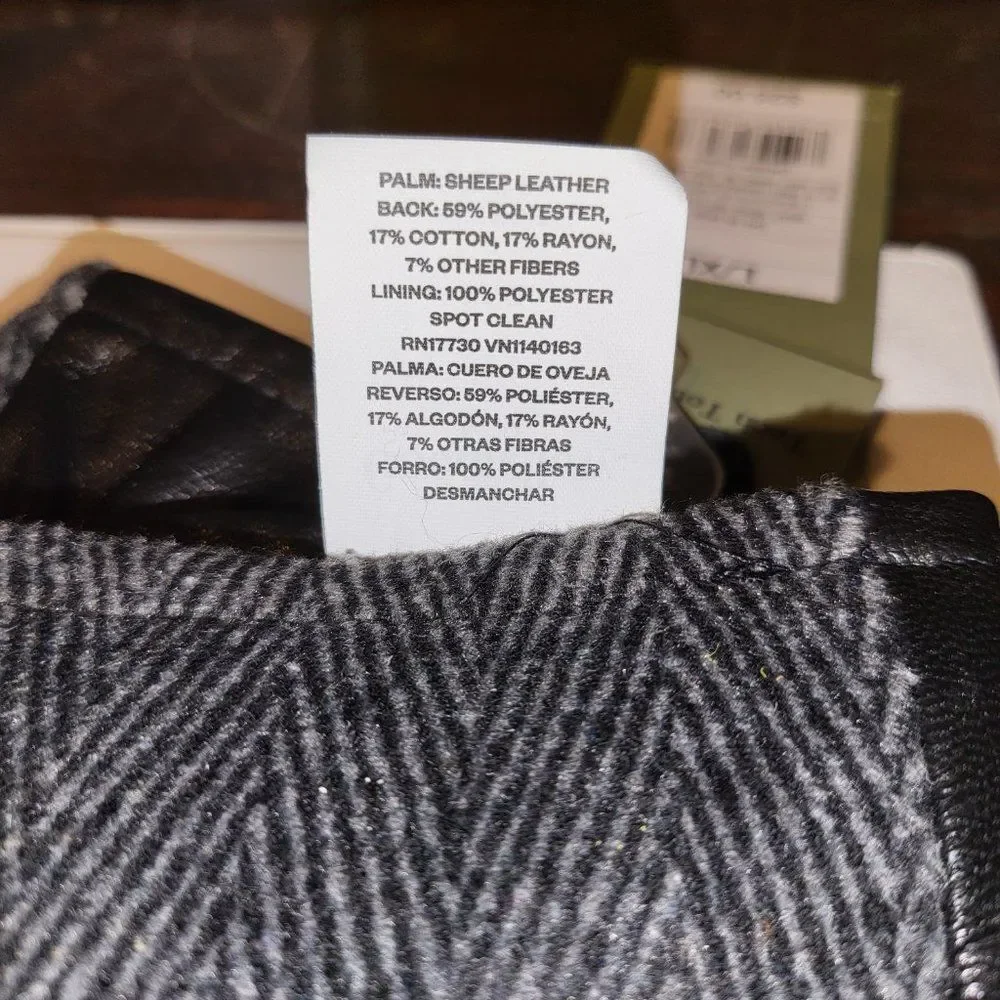 Gloves tech touch grey/black UNISEX New with tags Size M/L